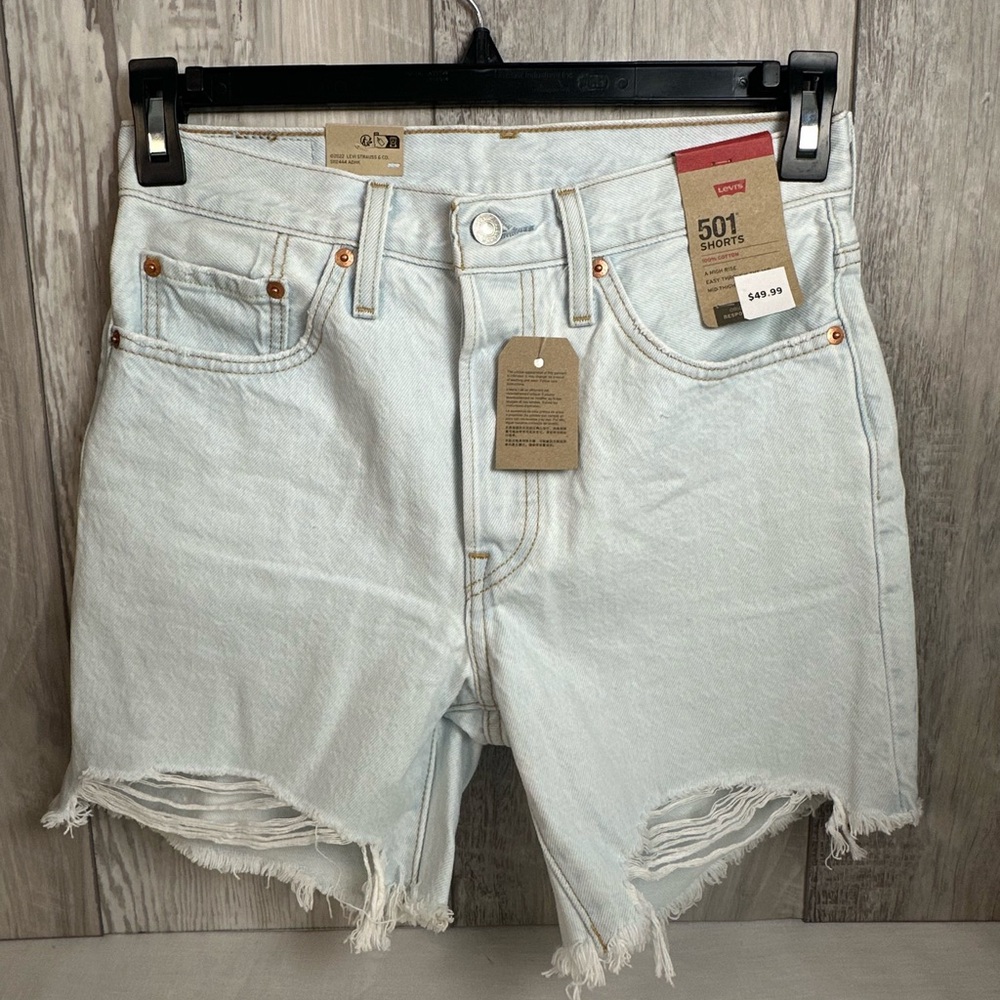 NWT Levi's Women's Light Blue Denim Shorts
